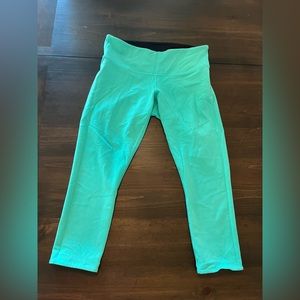 Reversible Black/Blue 3/4 Lululemon leggings